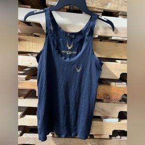 Lucus Hugh London athletic top sz M